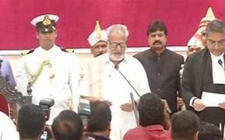 ୭୪ ଜଣଙ୍କୁ ପଦକ ପ୍ରଦାନକଲେ ରାଜ୍ୟପାଳ