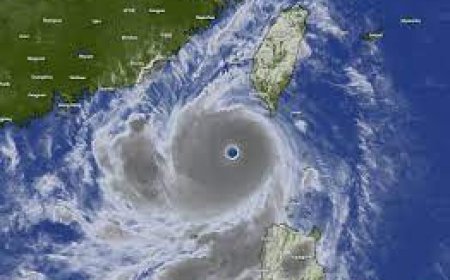 ମାଡ଼ି ଆସୁଛି ବାତ୍ୟା ‘ହାଇକୁଇ’