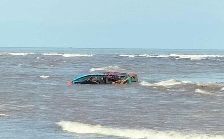 ପାରାଦ୍ୱୀପରେ ଓଲଟିଲା ଡଙ୍ଗା 