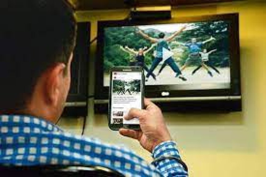 ଖାଇବା ସମୟରେ ଟିଭି,ମୋବାଇଲ ଦେଖୁଛନ୍ତି କି?