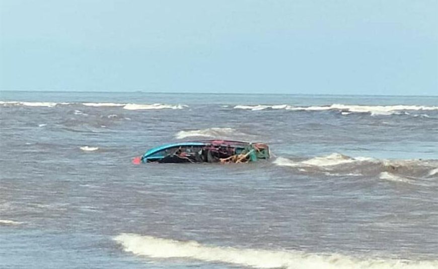 ପାରାଦ୍ୱୀପରେ ଓଲଟିଲା ଡଙ୍ଗା 