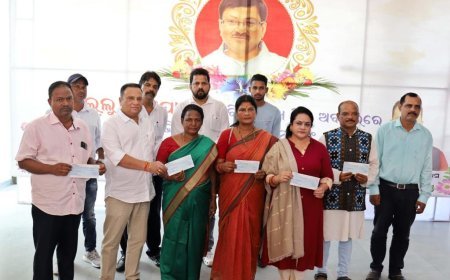 ସ୍ୱର୍ଗତ ଲୁଲୁ ମହାପାତ୍ରଙ୍କ ସ୍ମୃତିରେ ସମାଜସେବୀ ଅମୀୟ ଦାସଙ୍କ ପକ୍ଷରୁ ସହାୟତା ପ୍ରଦାନ ପକ୍ଷରୁ ସହାୟତା ପ୍ରଦାନ