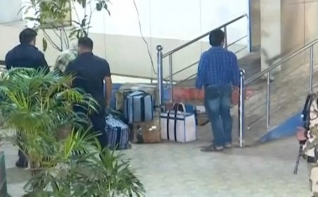 ଓଡିଶାରେ( I-T )ଆକ୍ରମଣ:ଦେଶୀମଦ ମ୍ୟାନେଜରଙ୍କ ଘରୁ ଉଦ୍ଧାର ହୋଇଥିବା ଅଧିକ ନଗଦ ଗଣନା ପାଇଁ ବଲାଙ୍ଗୀରି ଏସବିଆଇକୁ ସ୍ଥାନାନ୍ତରିତ ହୋଇଛି |