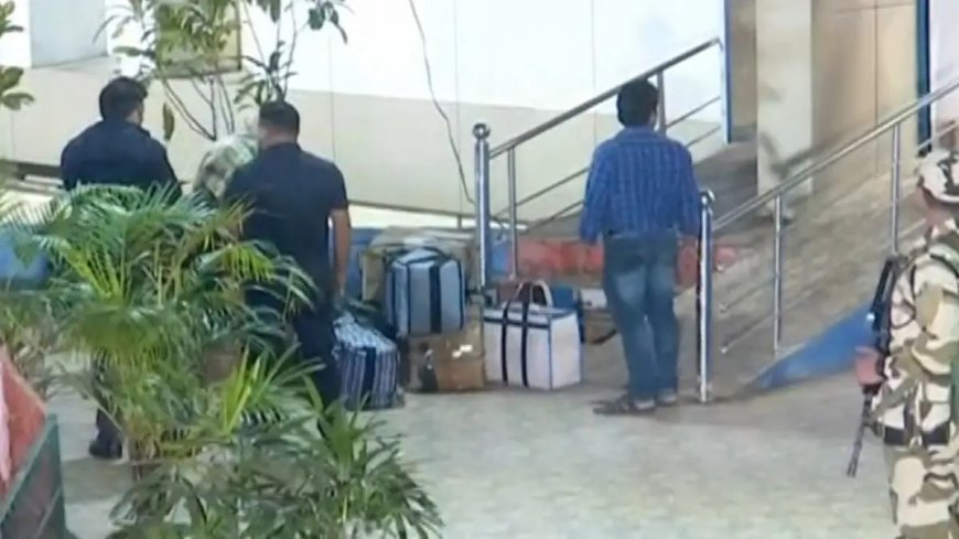 ଓଡିଶାରେ( I-T )ଆକ୍ରମଣ:ଦେଶୀମଦ ମ୍ୟାନେଜରଙ୍କ ଘରୁ ଉଦ୍ଧାର ହୋଇଥିବା ଅଧିକ ନଗଦ ଗଣନା ପାଇଁ ବଲାଙ୍ଗୀରି ଏସବିଆଇକୁ ସ୍ଥାନାନ୍ତରିତ ହୋଇଛି |