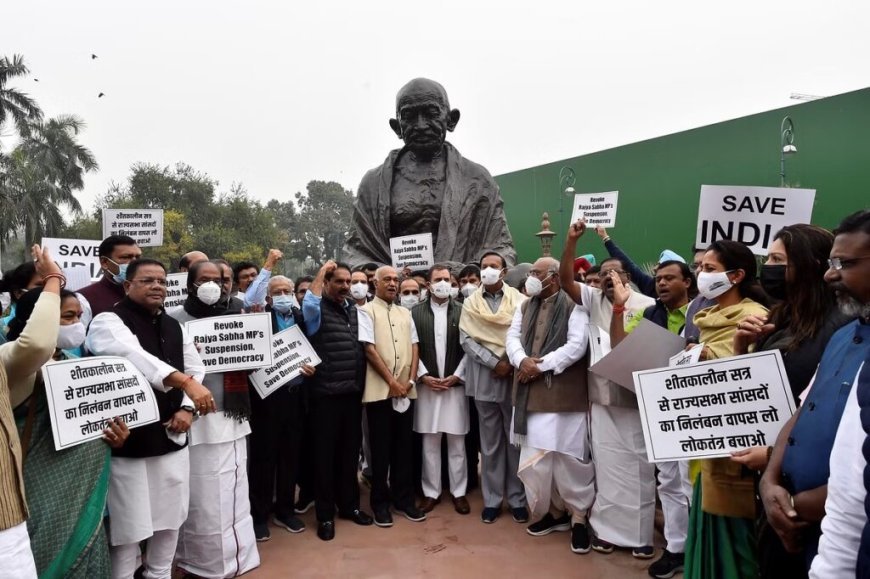 ଗାନ୍ଧୀ ପ୍ରତିମୂର୍ତ୍ତି ତଳେ ସସପେଣ୍ଡ ହୋଇଥିବା ସାଂସଦଙ୍କ ଧାରଣା