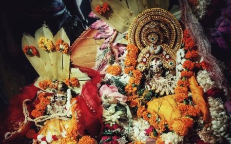 ଲିଙ୍ଗରାଜ ମନ୍ଦିର ଅଭିମୁଖେ ବାହୁଡ଼ିଲେ ଦେବ ଦମ୍ପତି